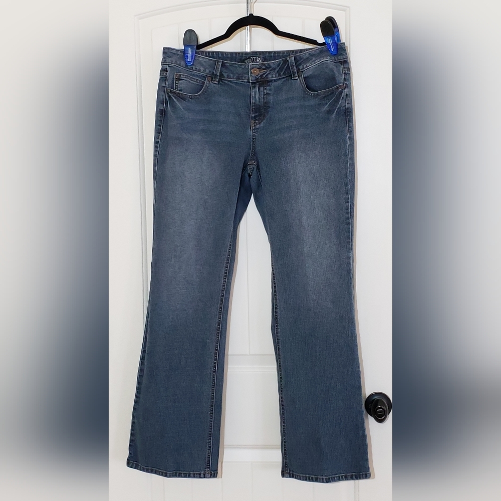 Apt. 9 Low Rise Boot Cut Jeans